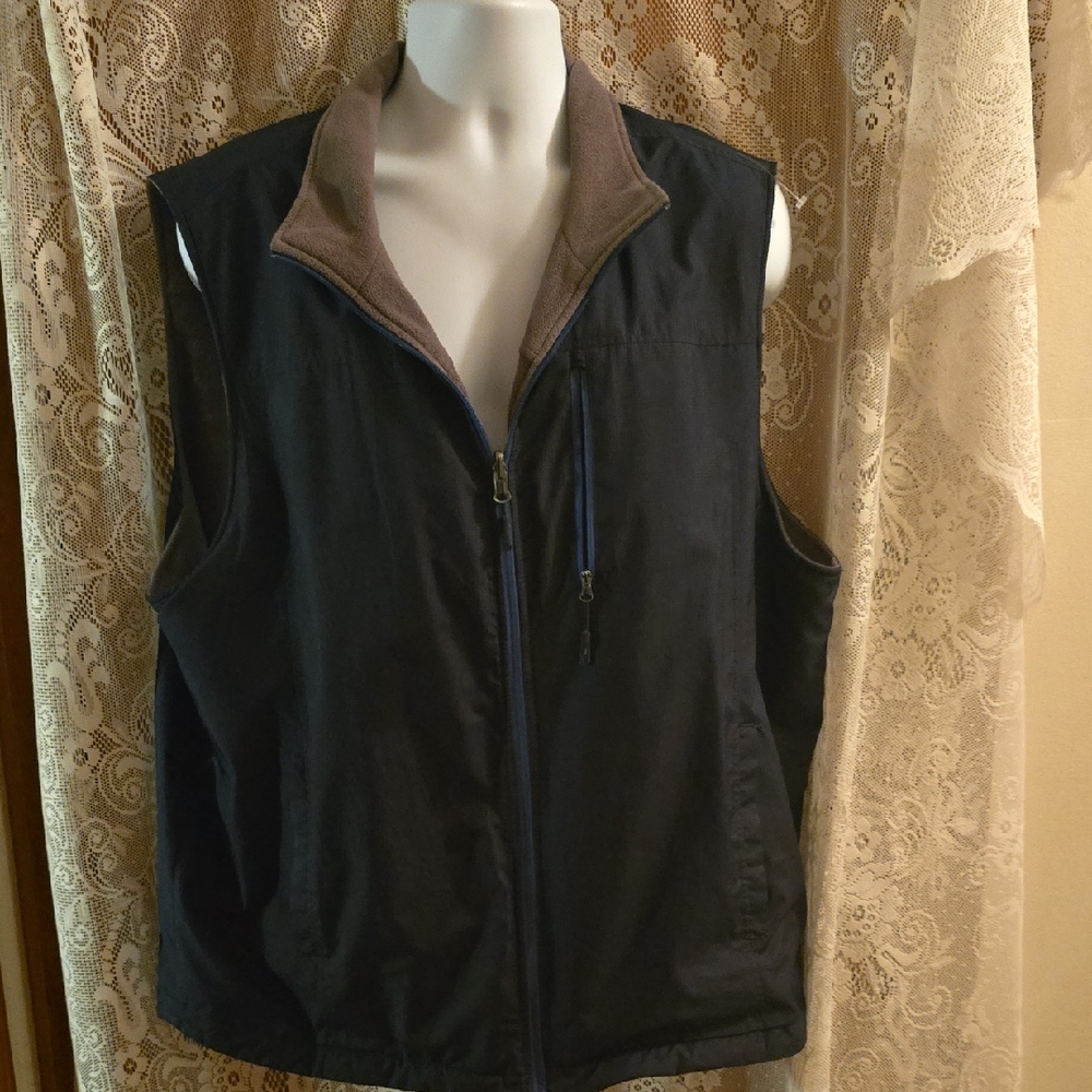 Izod‎ Men's Mens XL Reversible Navy and Brown Vest